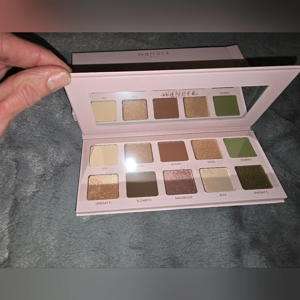 NIB Wander Beauty Trailblazer 10 eyeshadow palette‎